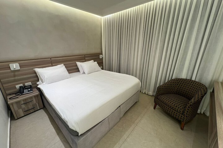 Room 15 of 19