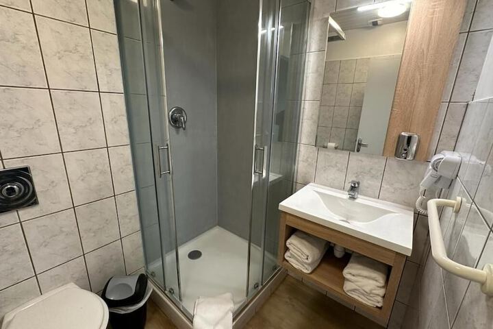 Room 18 of 22