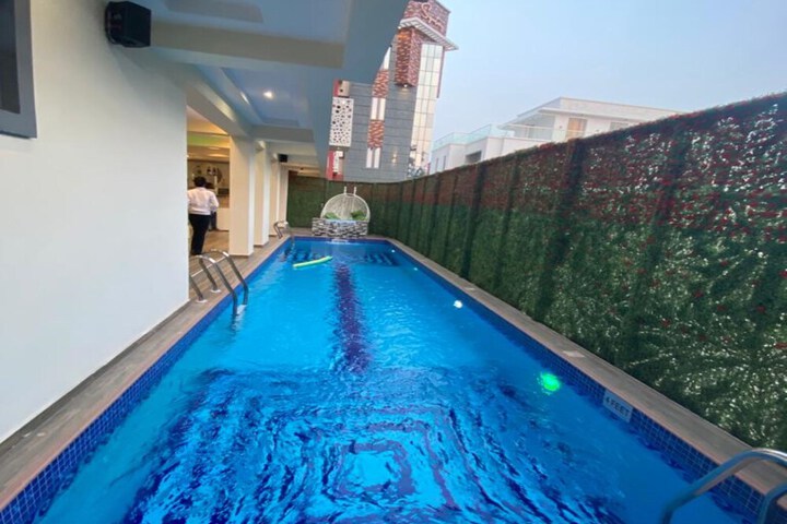 Pool 54 of 74