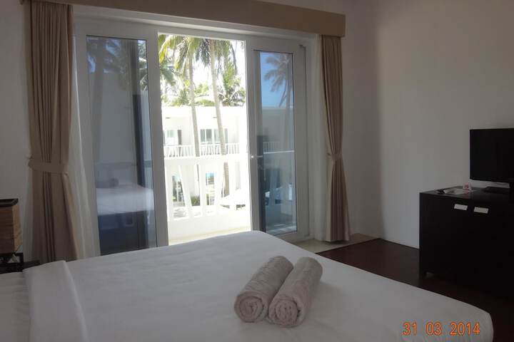 Room 4 of 68