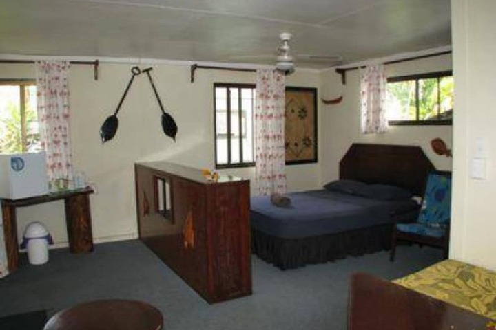 Room 6 of 12