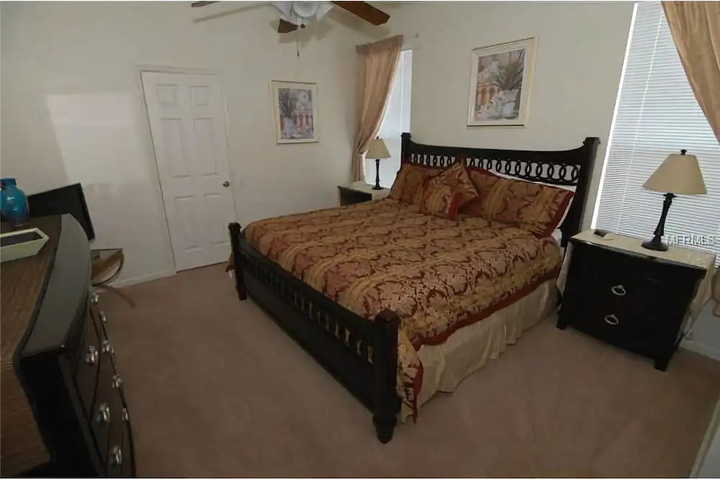 Room 6 of 28