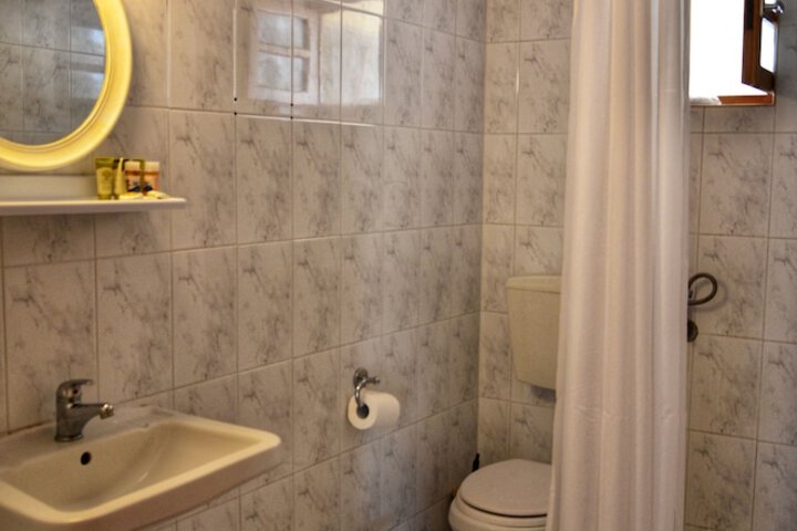 Room 32 of 61