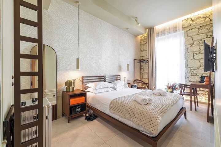 Room 3 of 27