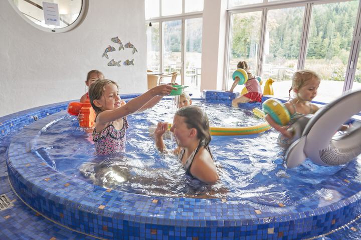 Pool 44 of 108