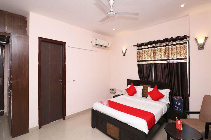 Room 12 of 23