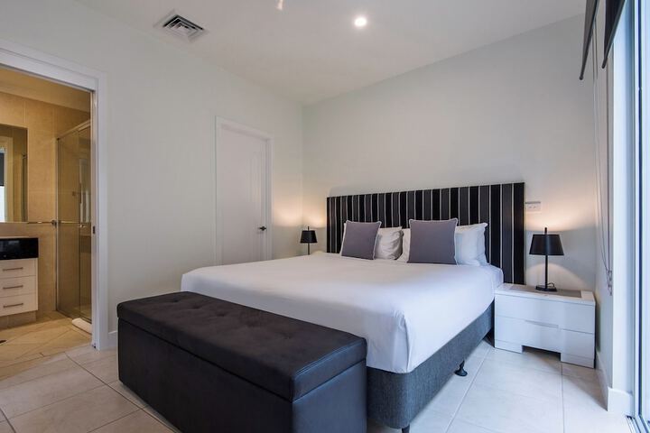 Room 118 of 342