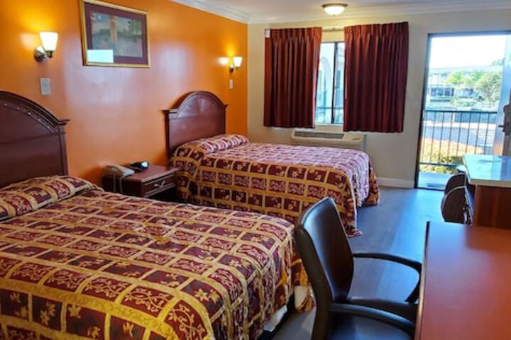 2 Queen Beds (20 of 22)