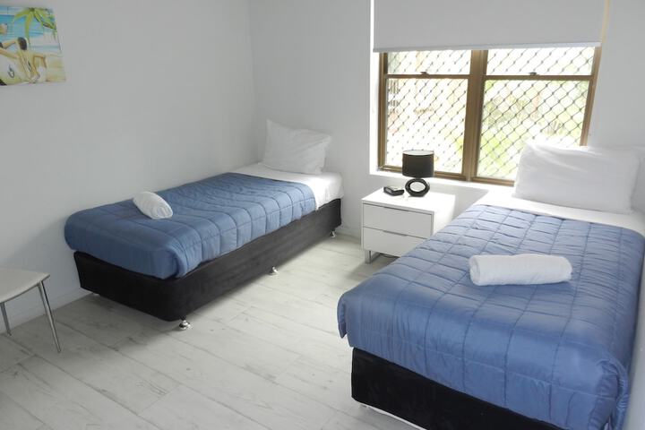 Room 3 of 107