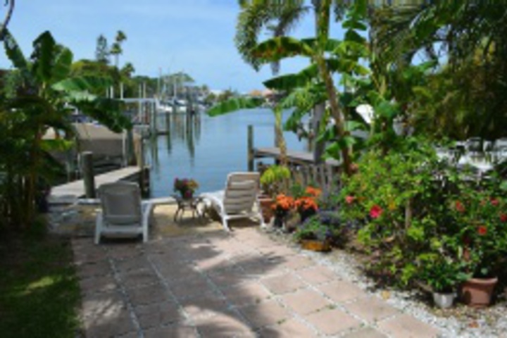 Hotel Exterior 7 of 576