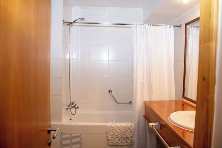 Room 32 of 77