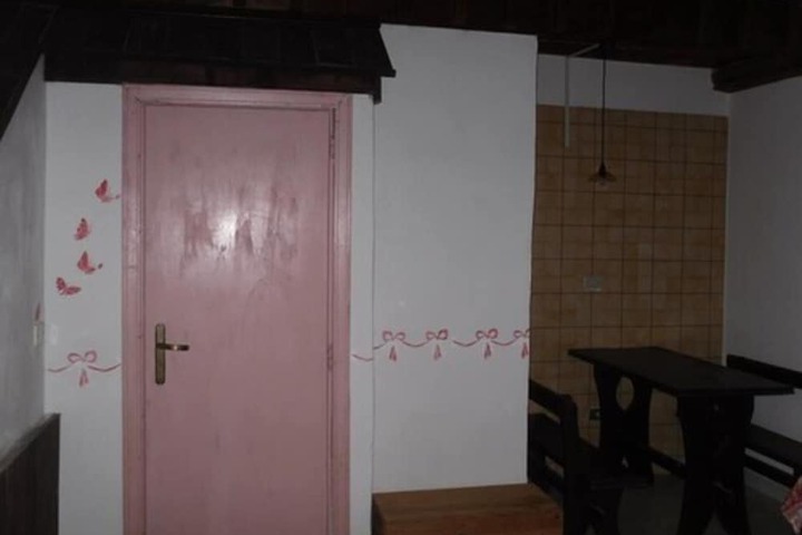 Room 6 of 32