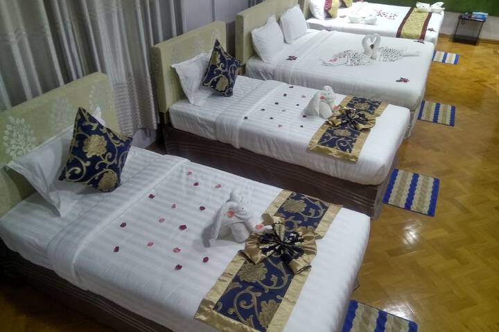 Room 11 of 25
