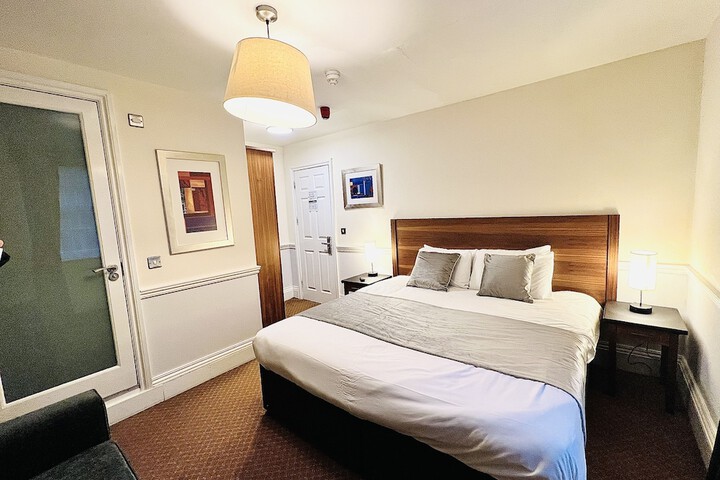 Room 8 of 43