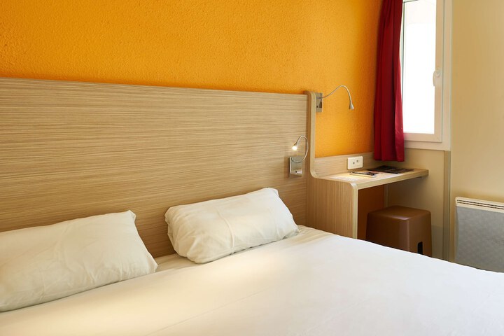 Room 8 of 31