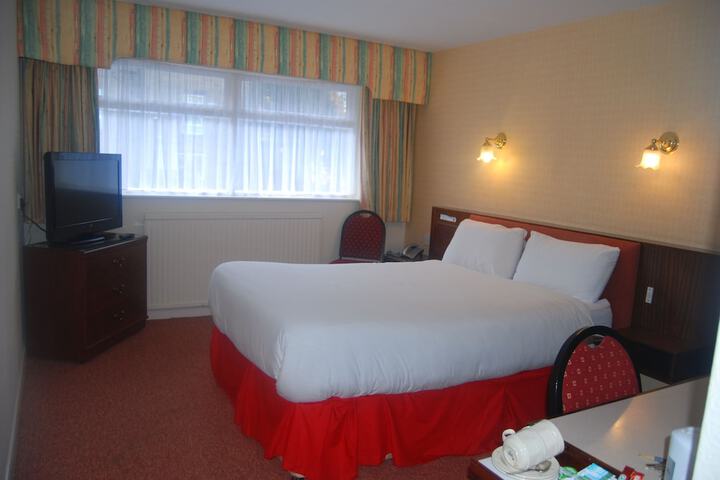 Room 8 of 33