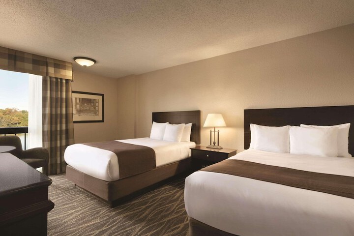 2 Double Beds (3 of 3)