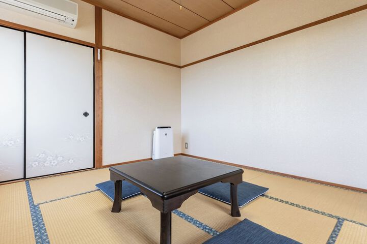 Room 13 of 96