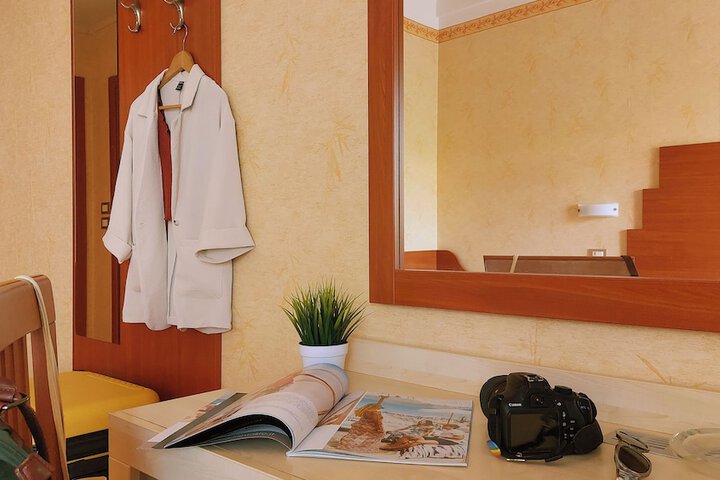Room 10 of 54
