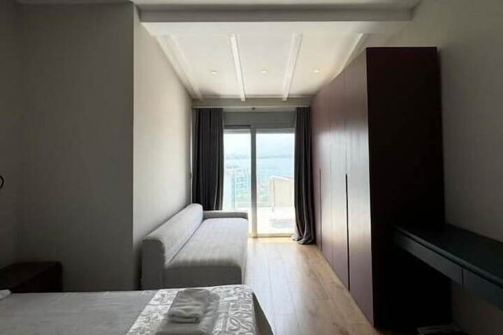Room 6 of 48