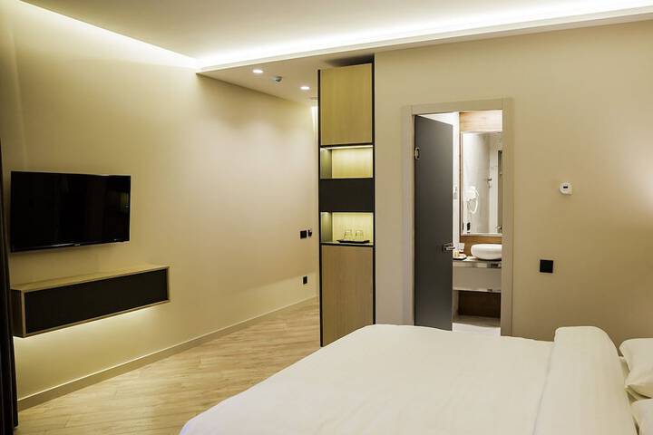Room 16 of 40