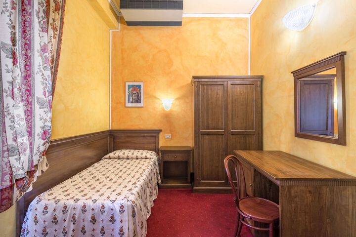 Room 20 of 48