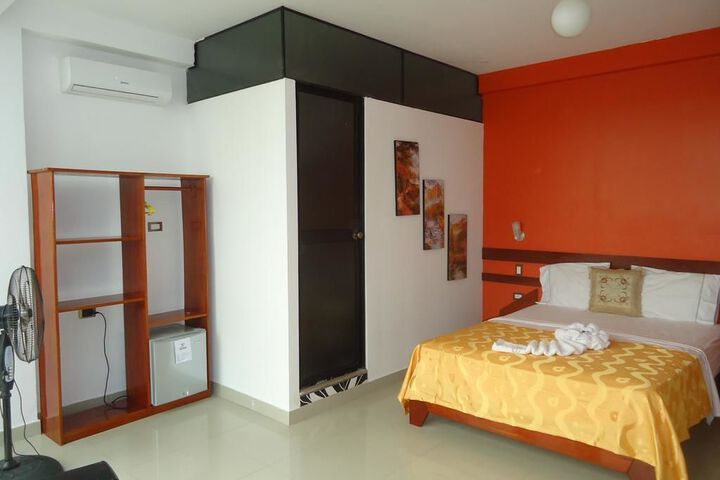 Room 9 of 16