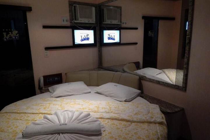 Room 18 of 28