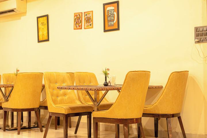 Lounge 65 of 82