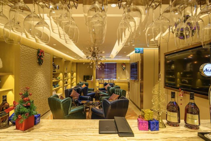 Lounge 96 of 142