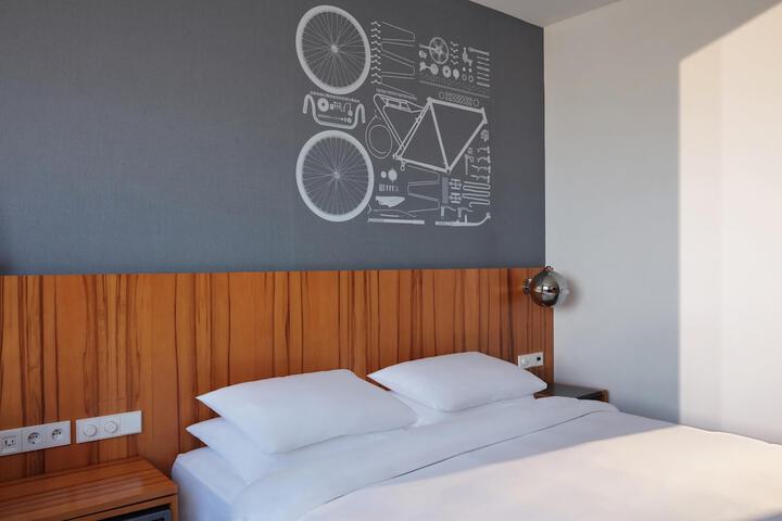 Room 40 of 101