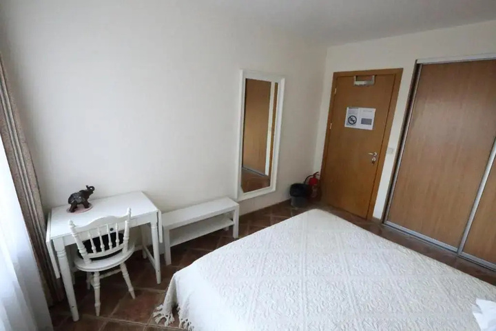 Room 4 of 10