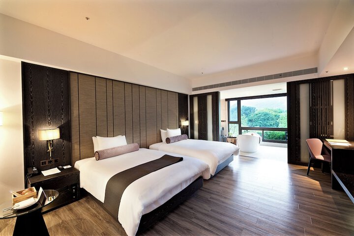 Room 28 of 106
