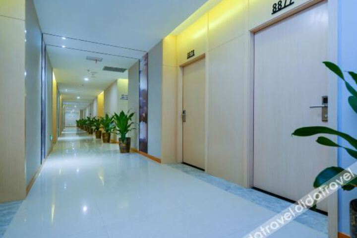 Hotel Interior 11 of 32
