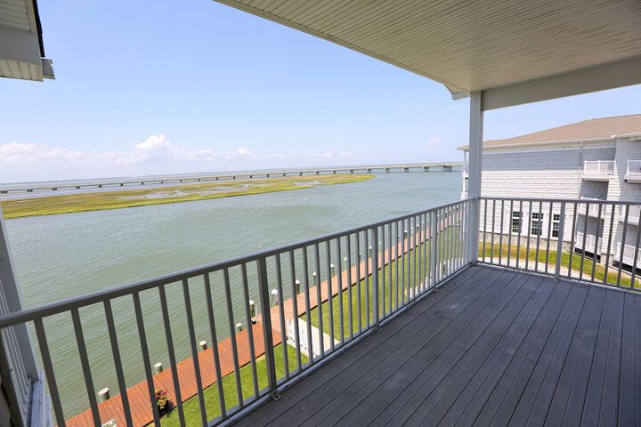 1 King Studio Suite with Balcony (1 of 8)