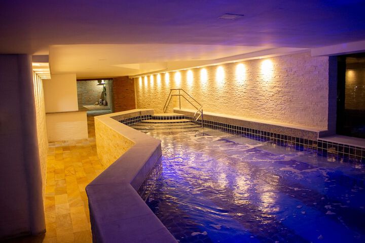 Pool 32 of 98