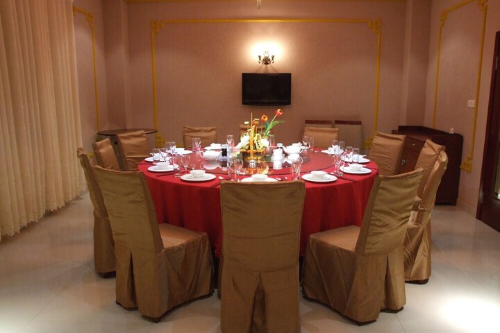 Dining 40 of 50