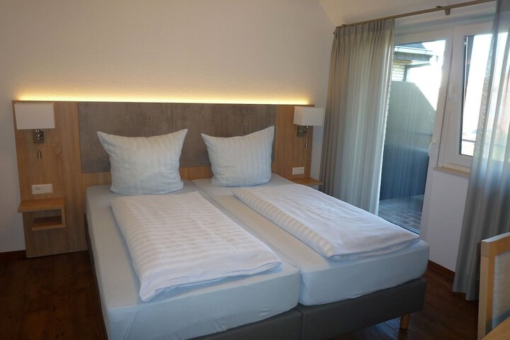 Room 5 of 28