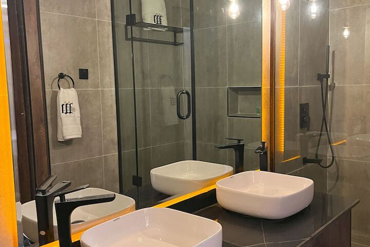Room 14 of 25