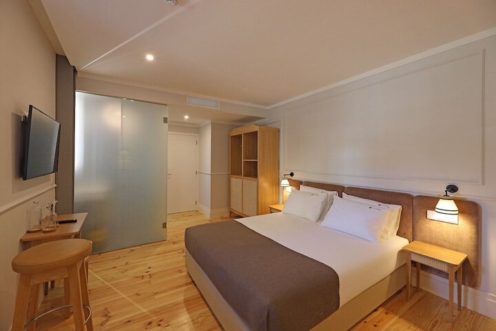 Room 62 of 85