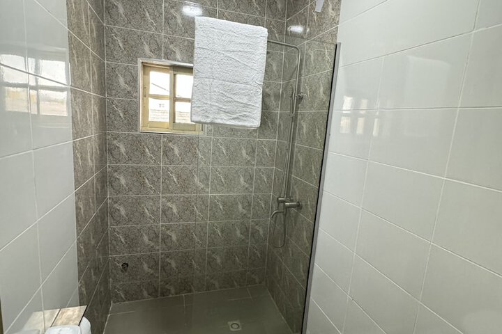 Room 5 of 8