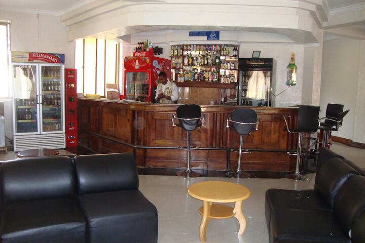 Lounge 47 of 82