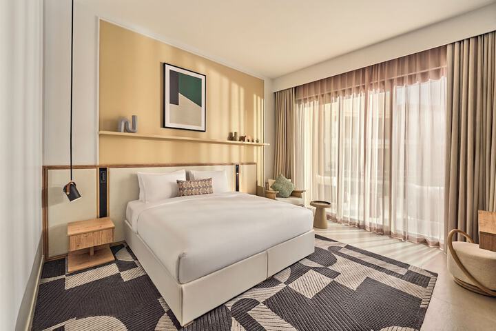 Room 6 of 16