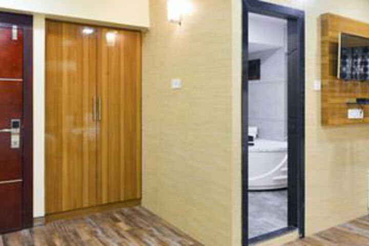 Room 16 of 38