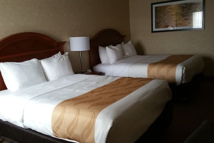 2 Queen Beds (1 of 9)