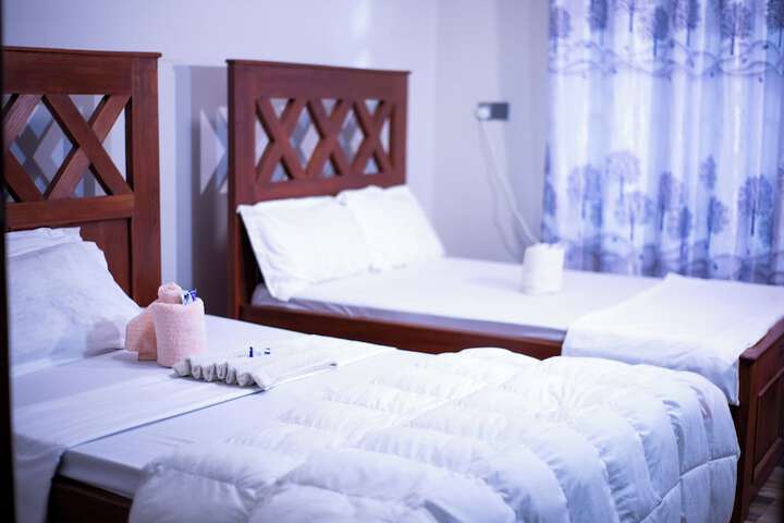 Room 8 of 12