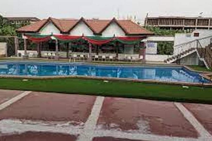 Hotel Pool