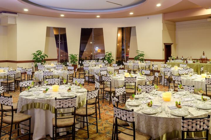 Ballroom/Hall 72 of 86