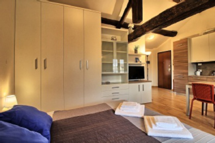 Room 202 of 528