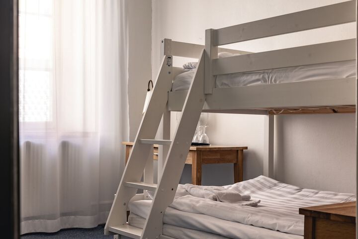 Room 37 of 187